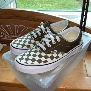 Womens vans size 7. Preowned. Brown and White.